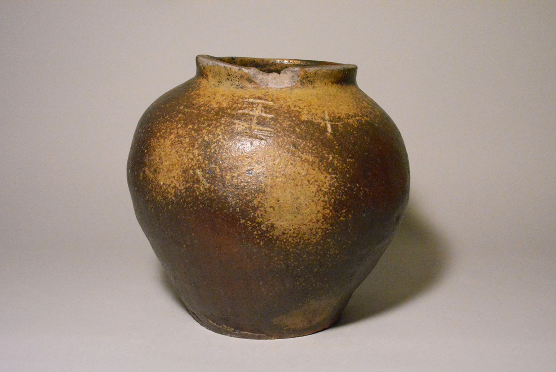 越前小壺　室町時代末期　古越前窯　自然釉　小型〜中型壺　骨董品　置物　花瓶花入 越前広口壺（室町時代） 古越前窯 古越前 室町時代 室町時代古越前