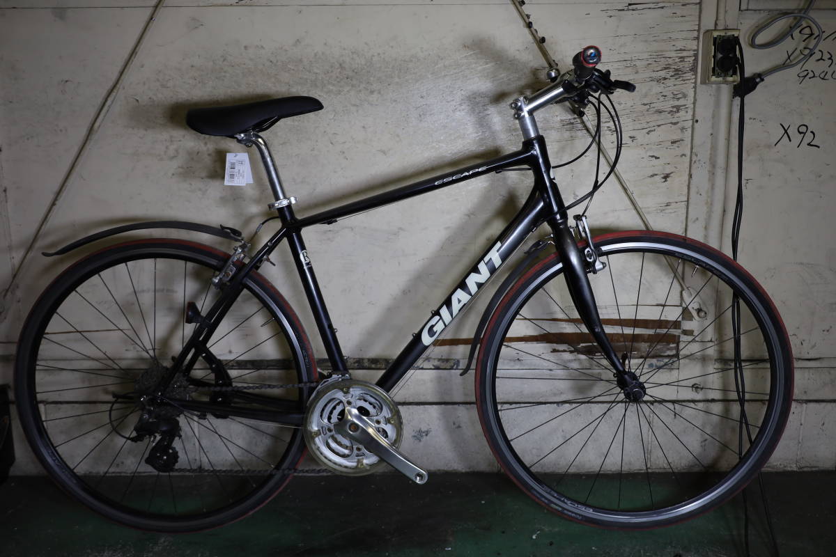 GIANT ESCAPE R3 700C アルミ 24速 500mm GREY色 現行良品！GIANT ESCAPE R3 700C アルミ24速 500mm GREY色系 クロス R3