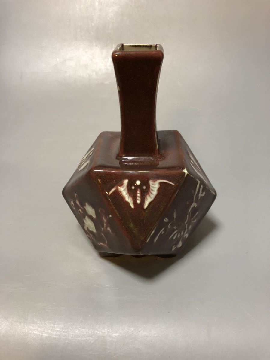 李朝 | 入蘆花（ロカニイル） - 李朝陶磁 白磁面取瓶 徳利（1392–1897CE）