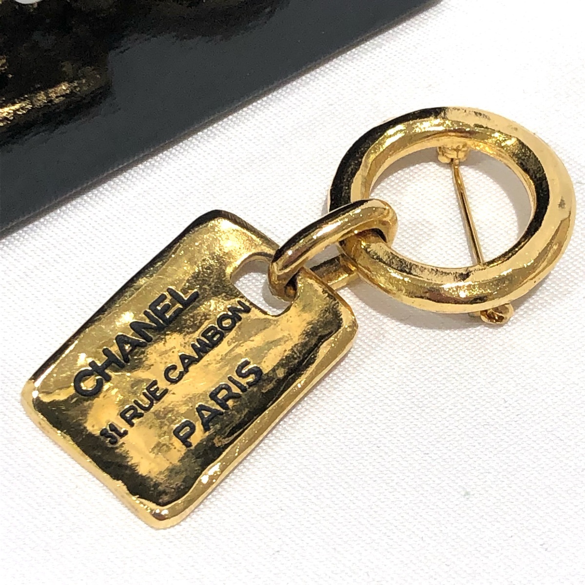 赤字超特価，豊富な CHANEL シャネル ゴールドブローチ カンボンプレート 1133刻印 ヴィンテージ ブローチ ゴールドカラー(ブローチ)｜売買されたオークション情報、yahooの商品情報をアーカイブ公開 - オークファ ブローチ