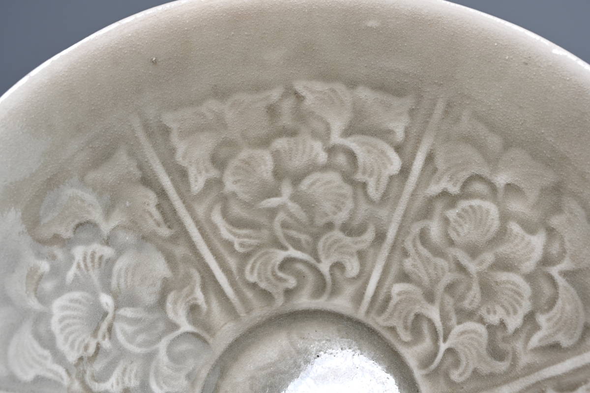 宋朝期 耀州窯 茶碗 牡丹文 陽刻 唐物 中国美術 箱付 耀州窯 茶碗 宋