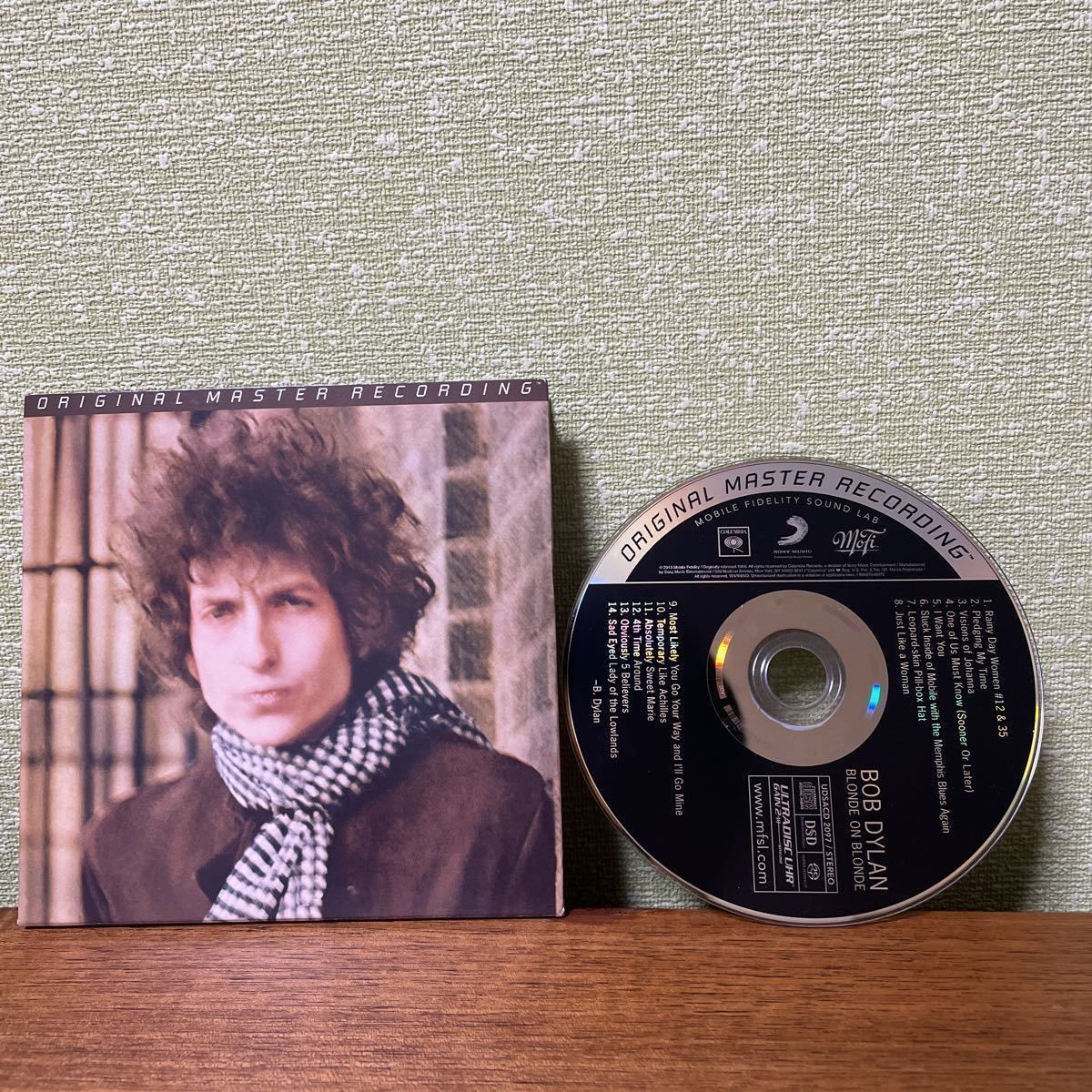 Blonde Bob - on On Dylan Dylan