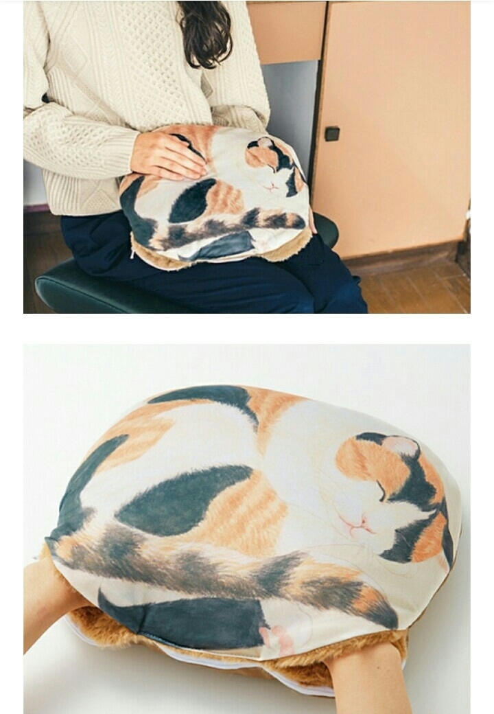 猫部発のユーモアと癒しをくれるネコグッズ6 実物チェックフェリシモ フェリシモ | FELISSIMO YOU+MORE！ひざの上でごろごろ 猫部 クッションケース 6種 猫に手を入れてあったまろう。 公式通販 丸く眠る 新品未開封 YOU＋MORE！ [幽默] [官方郵購]