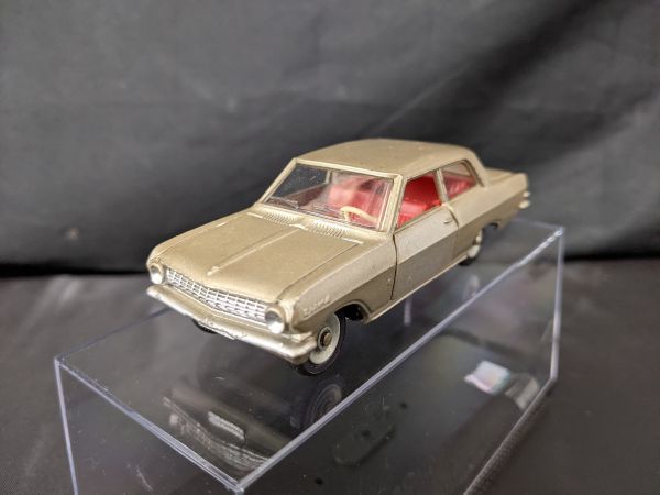 Dinky Toys OPEL REKORD Ref 542 Made in France Meccano Manque