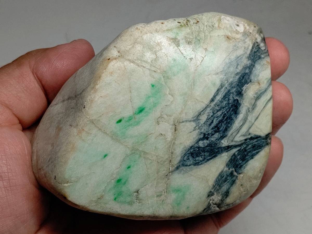 【白緑黒】 ★460g★ 翡翠 原石 ヒスイ 鉱物 鑑賞石 糸魚川 水石 自然石 天然石 誕生石 置物 金運 