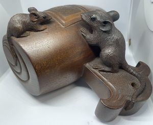 ✨根付 小槌にネズミ 陣取っ