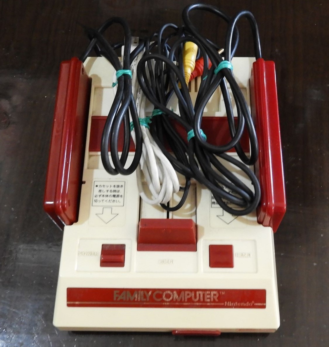 ⑩AV化・USB電源化初代ファミコン本体 美しい画像でしっかり遊べる！