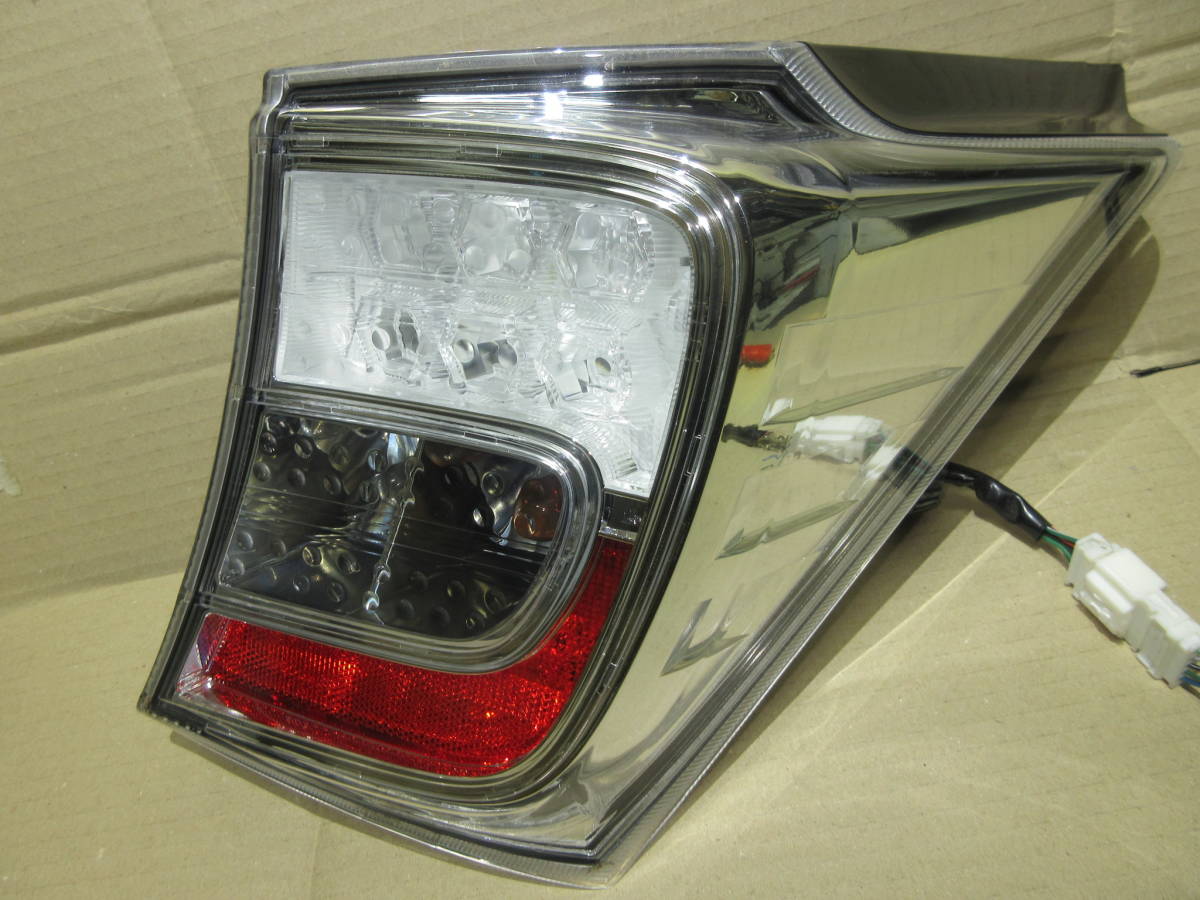 i1.66 綺麗　フリードGB3 フリード LED D102 テールランプ 左右 テールライト 送料込み即決 33S ◆ フリード GB3 後期 &frasl; LED ◆ ホンダ 純正 右 テールライト ICHIKOH D102 ランプ FREED  [4357]
