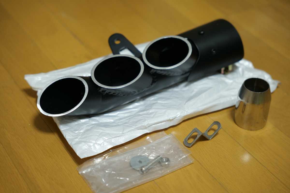 新品 未使用】汎用50.8Φ 3連エンドマフラー とても目立ちます 