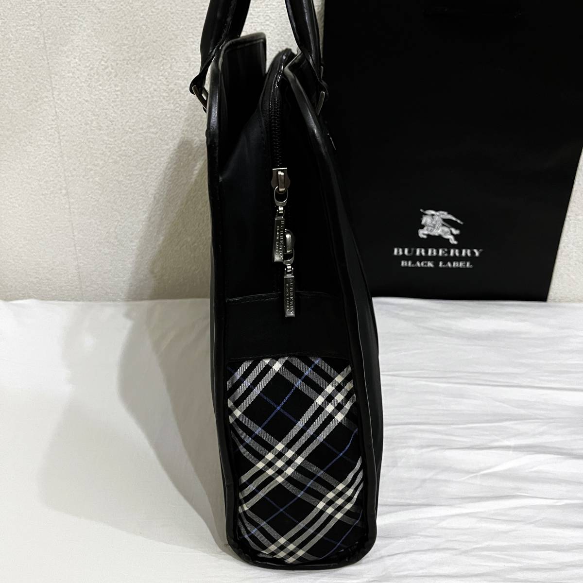 【美品】バーバリー　BLACK LABEL レア BURBERRY BLACK LABEL バーバリーブラックレーベル ナイロン＆本