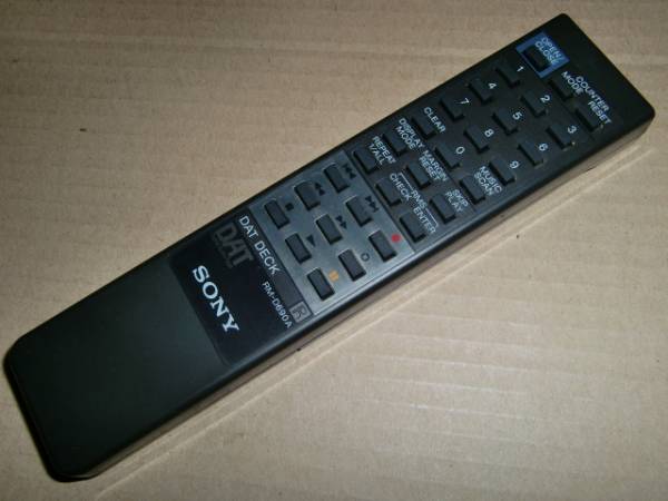 □SONY DATデッキ DTC-690用リモコン RM-D690A 美品□(DAT機器 □SONY DATデッキ DTC-690用リモコン RM-D690A 美品□(DAT機器