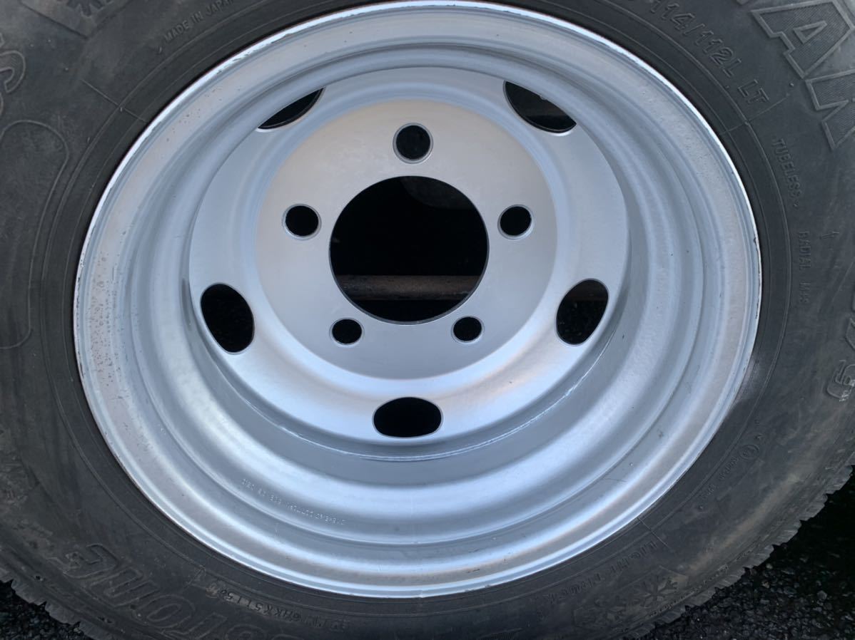 スタッドレス 195/85R16 BS W979 再生タイヤ 2015製 2017年 いすゞ 