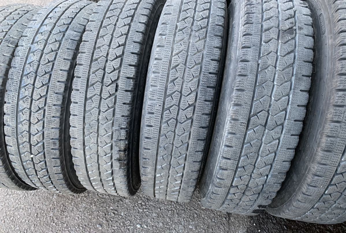スタッドレス 195/85R16 BS W979 再生タイヤ 2015製 2017年 いすゞ 