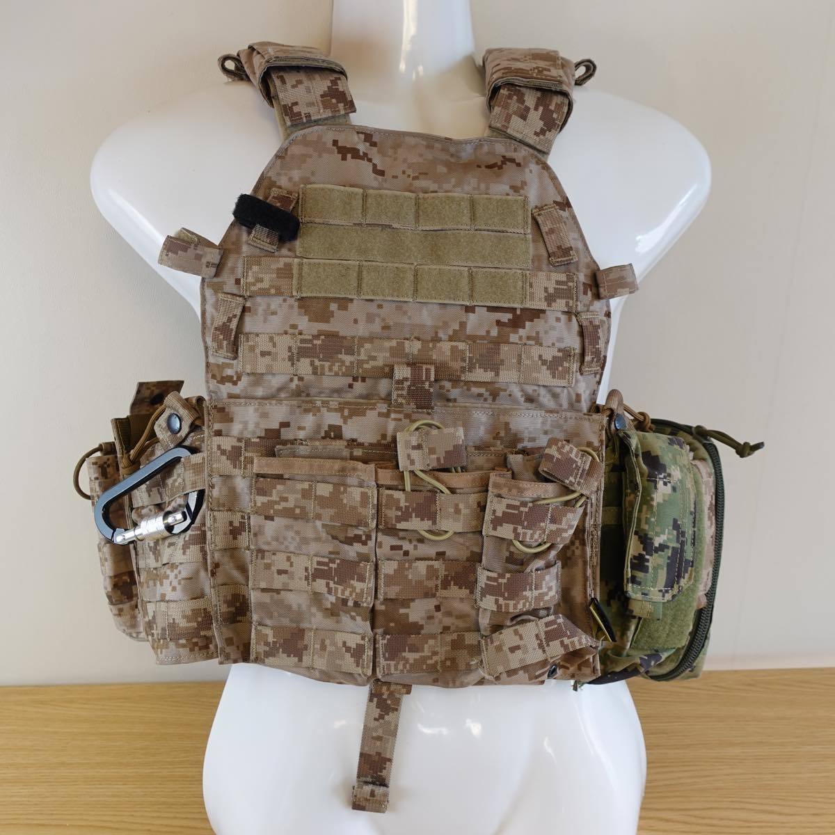 安い，得価 FLYYE プレートキャリア 迷彩 カモフラ #4617(その他)｜売買されたオークション情報、yahooの商品情報をアーカイブ公開 - オークファン その他