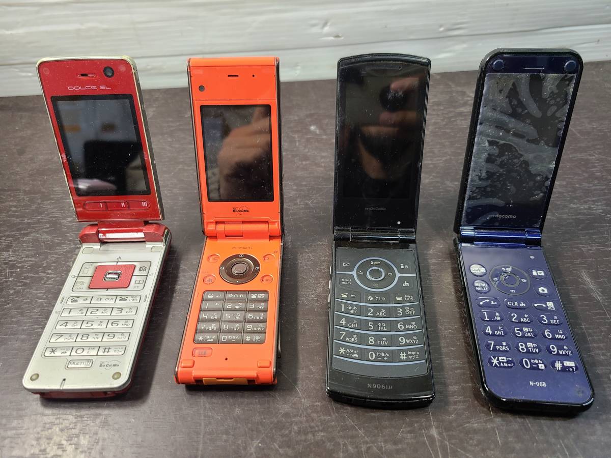 NTT docomo ガラケー 16点まとめ売りセット ○4046Y○ 携帯電話