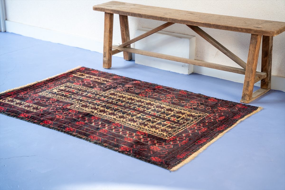トライバルラグ 127x76cm ヴィンテージ 手織り ラホール産 経年30