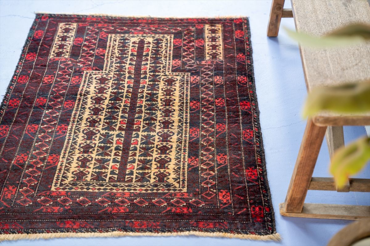 トライバルラグ 127x76cm ヴィンテージ 手織り ラホール産 経年30