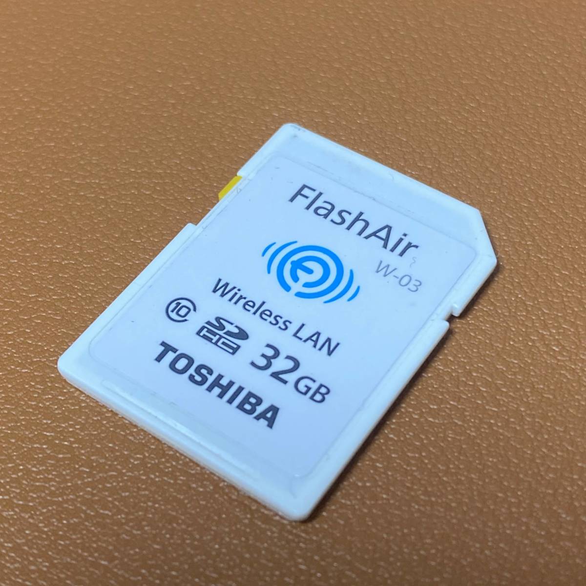 送料無料 美品 東芝 FlashAir 32GB SDカード SDHCカード W-03