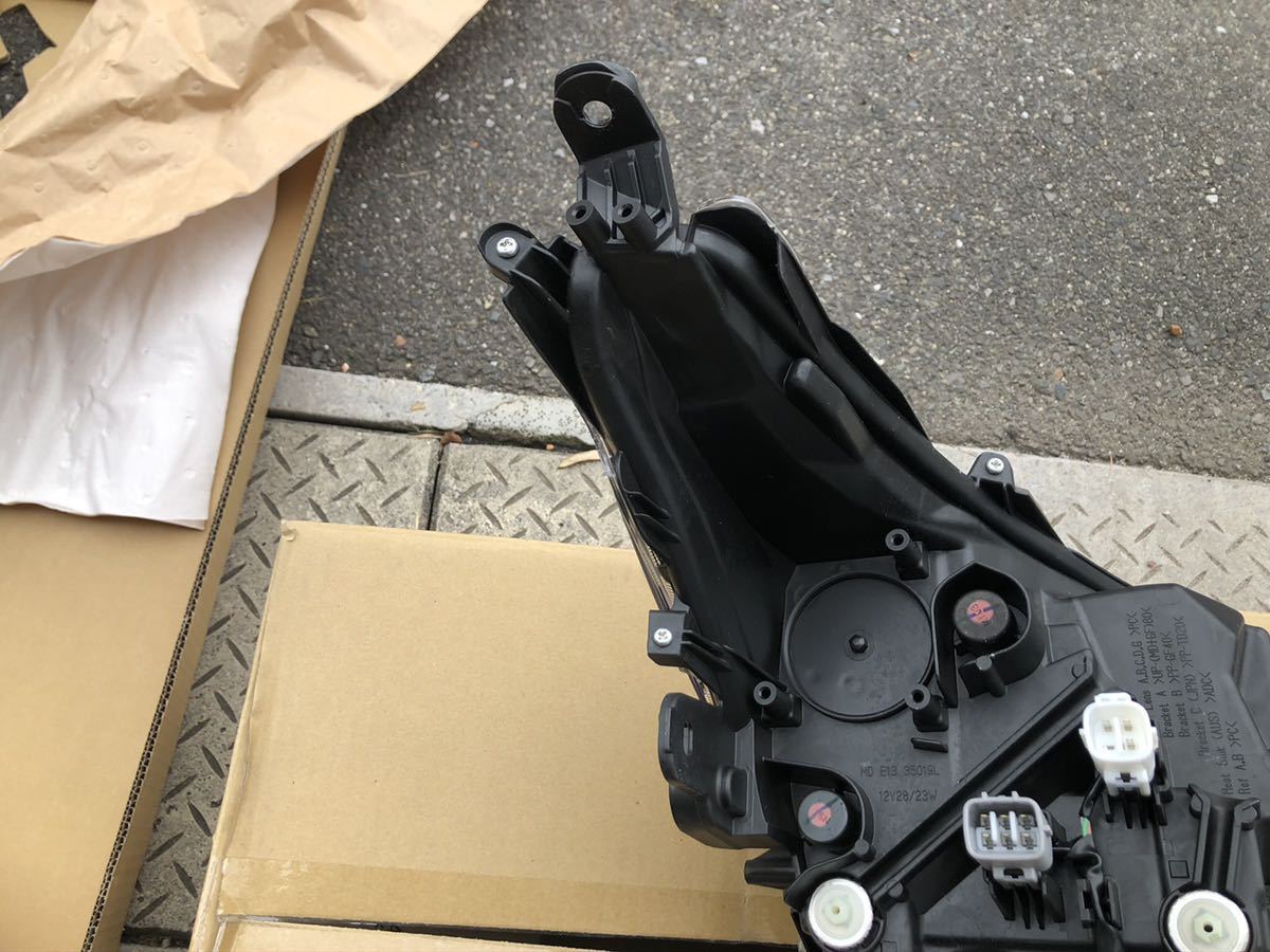 美品 カローラ カローラツーリング 左ヘッドライトユニットAssy ZWE211 