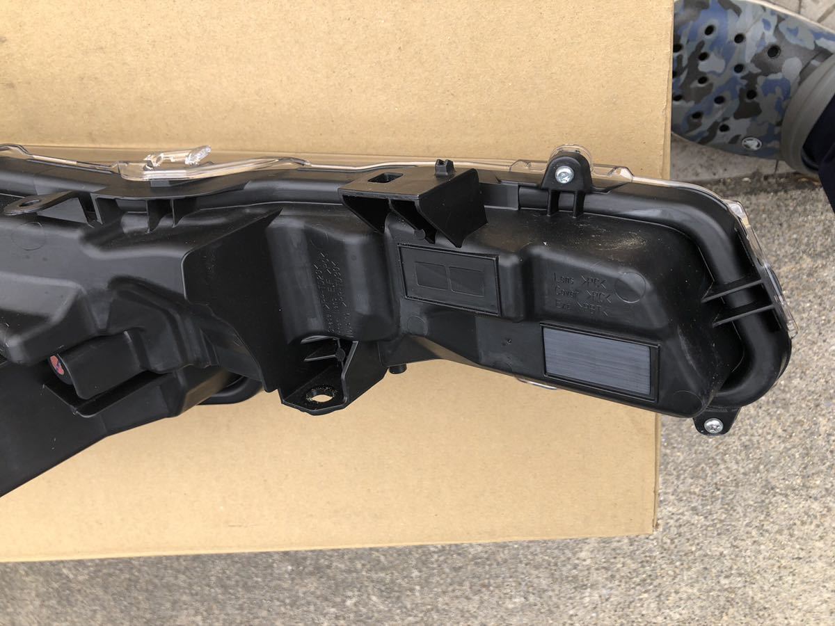 美品 カローラ カローラツーリング 左ヘッドライトユニットAssy ZWE211 