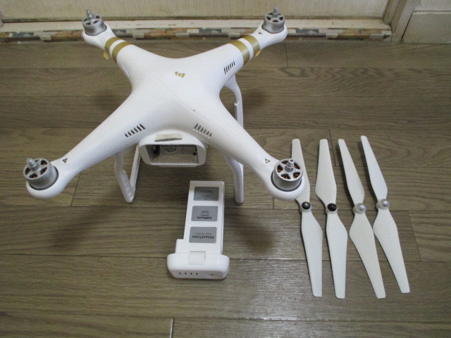 ☆DJI ファントム3 ドローン(W323)水没？ ジャンク品!!