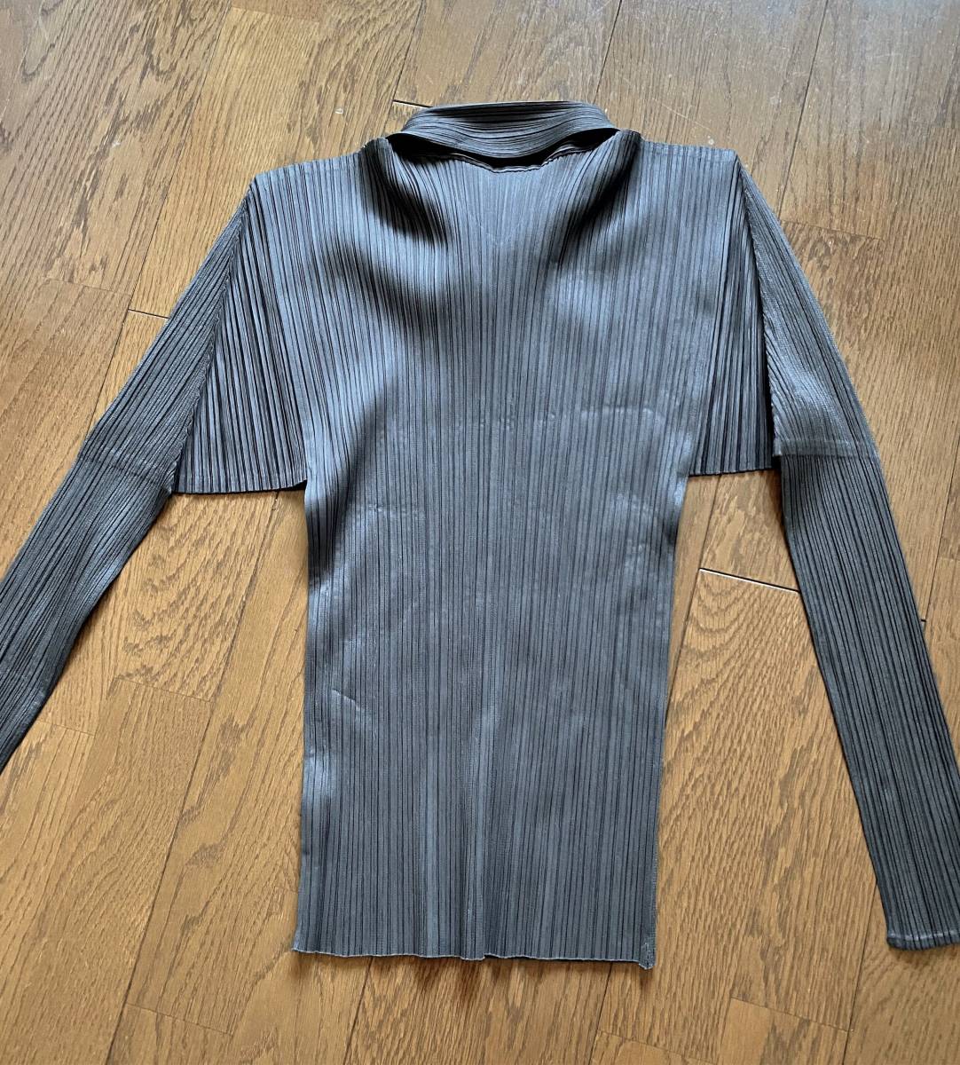 PLEATS PLEASE プリーツプリーズ イッセイミヤケ グレー系 トップス