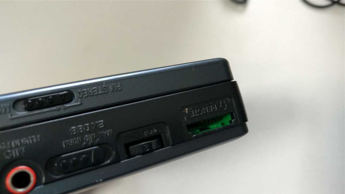 中古 ジャンク SONYカセットウォークマン WM-GX711 通電可 ラジオ試聴