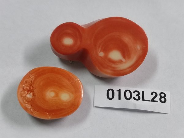 サンゴ 彫刻 帯留め スカッチの花カゴの帯留 | 本珊瑚アクセサリー専門
