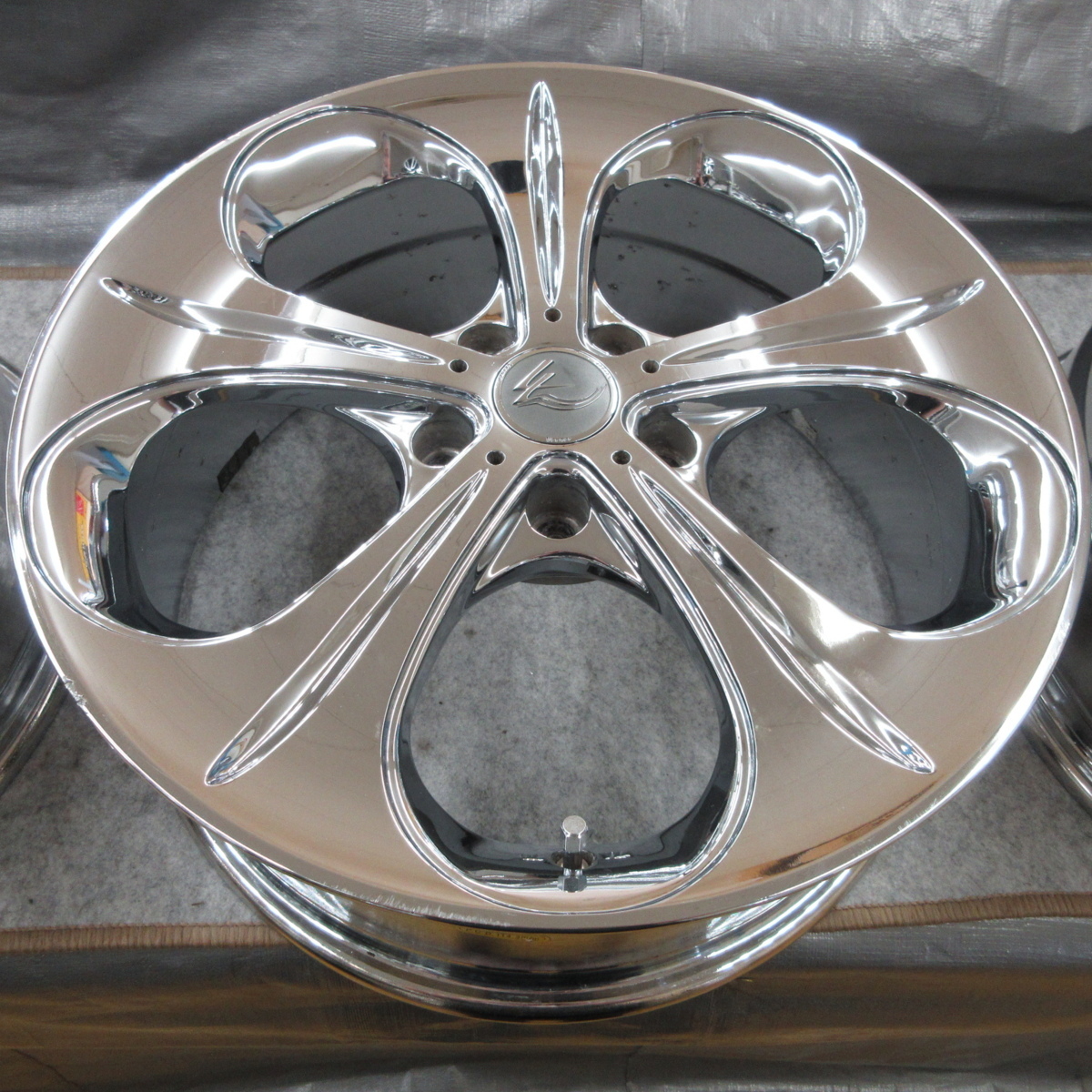 □送料無料 A2□ SUZUKA BRAIN モンテカルロ VERGER LV 18×7.5J+48 5H