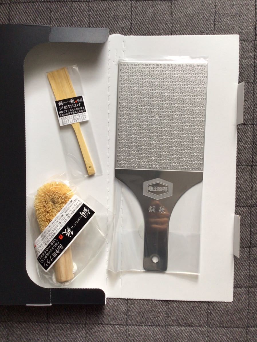 本わさび専用おろし板 鋼鮫PRO 山本食品 本わさび専用おろし板 |