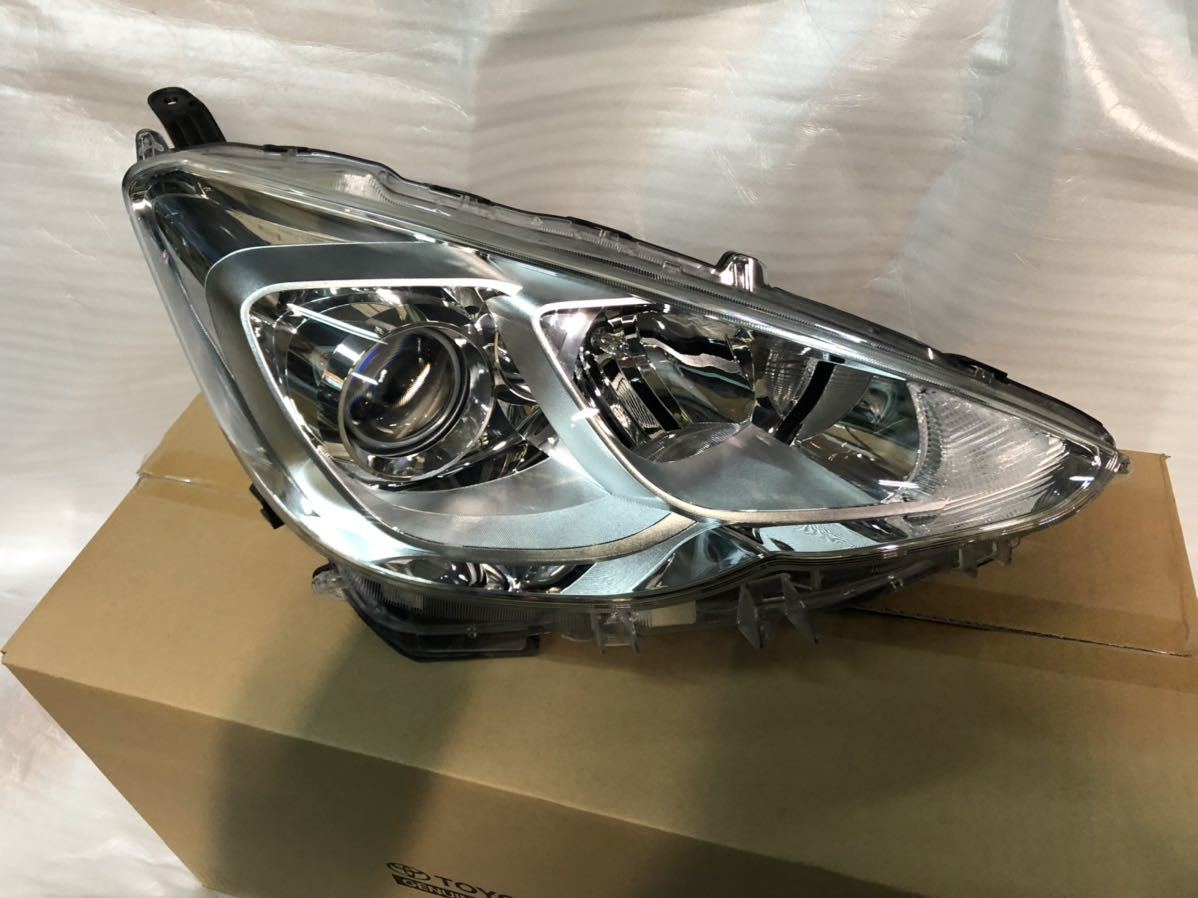 ★美品★AQUA（NHP10）ハロゲンヘッドライト ASSY 右 NHP10 アクア ハロゲン 5X-1420★美品 5Y-2207☆前期 アクア☆右ヘッドライト