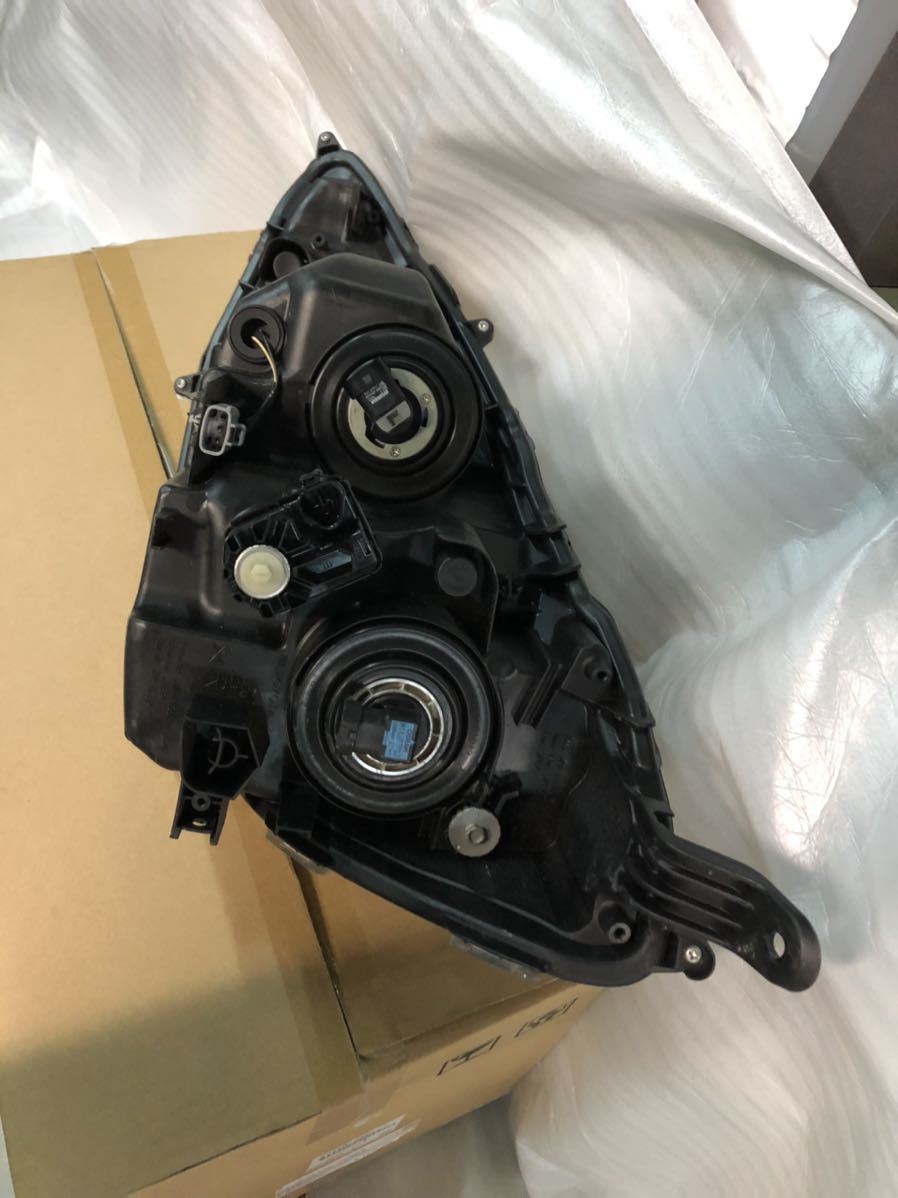 ★美品★AQUA（NHP10）ハロゲンヘッドライト ASSY 右 NHP10 アクア ハロゲン 5X-1420★美品 5Y-2207☆前期 アクア☆右ヘッドライト