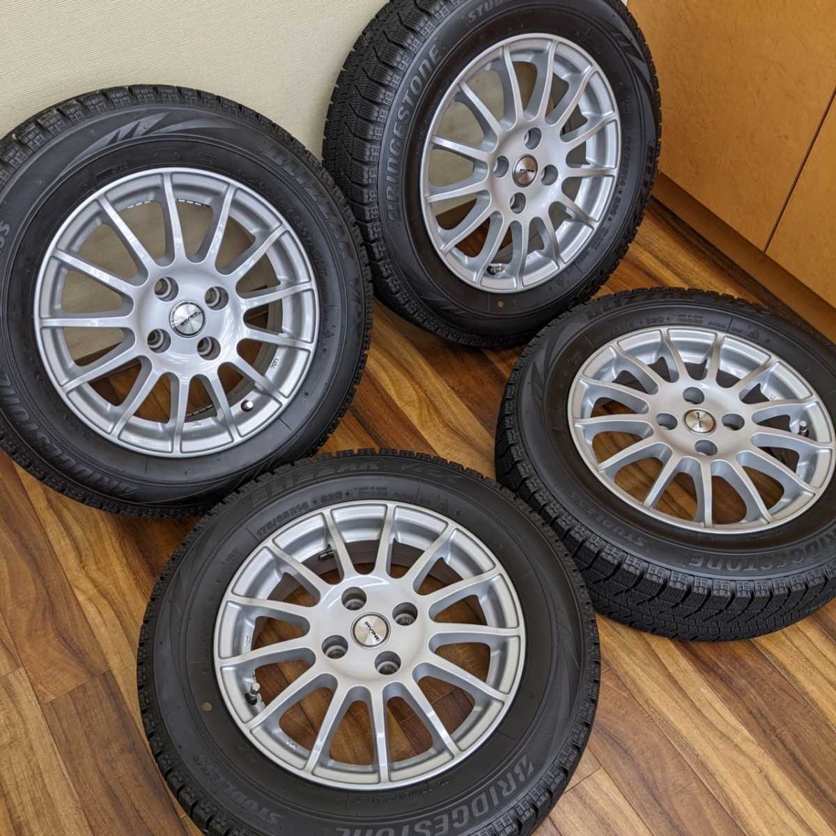 早い者勝ち！美品！FIAT フィアット スタッドレスセット 175/65R14 