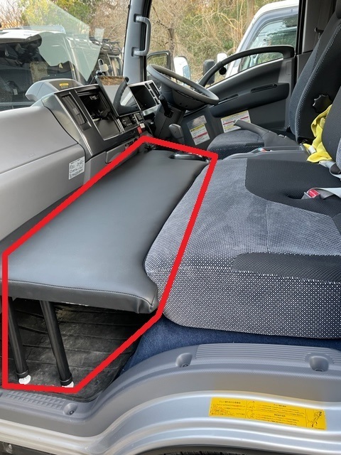 いすゞ ISUZU 型式NPR88 エルフ ワイドキャブ フラットキット (寝具