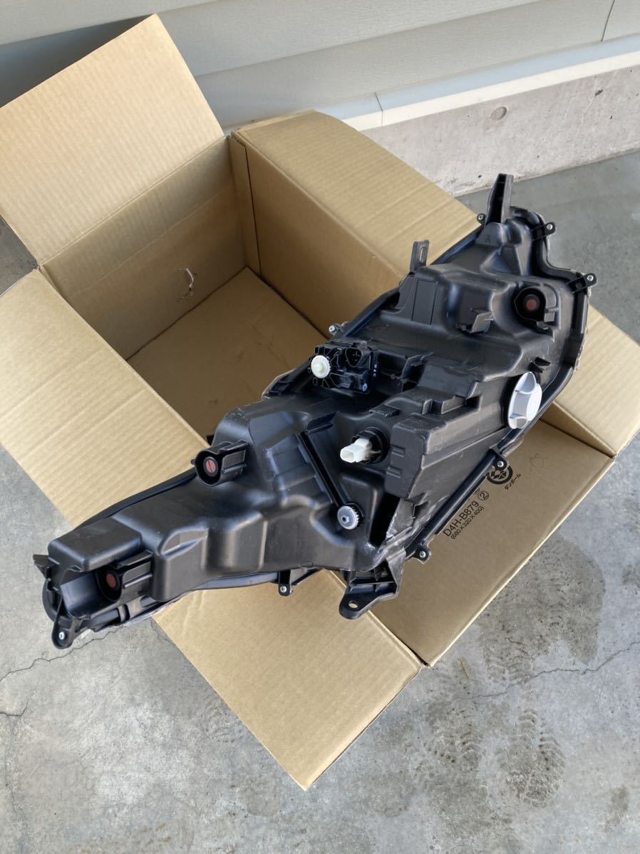 送料無料！ MXPA10 15 ヤリス 左ヘッドライト KOITO K0-3 ヤリス 純正