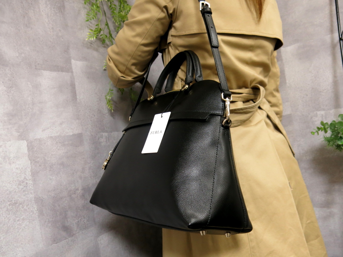 美品 フルラ レザー 2way ショルダーバッグ パイパー Mサイズ ベージュ