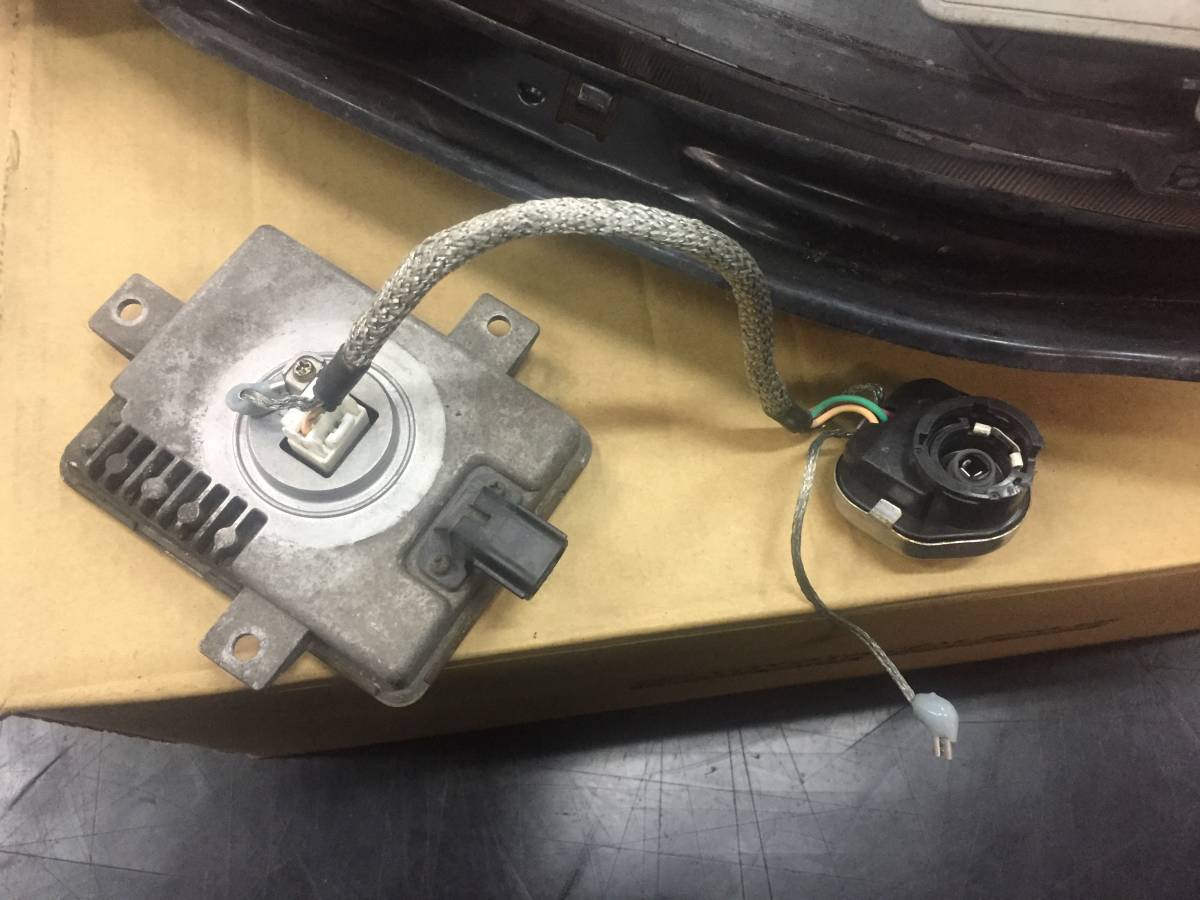 部品どりに Dc5 前期 インテグラ タイプr 右 Hidヘッドライト ステー バラスト付き ヘッドライト 売買されたオークション情報 Yahooの商品情報をアーカイブ公開 オークファン Aucfan Com