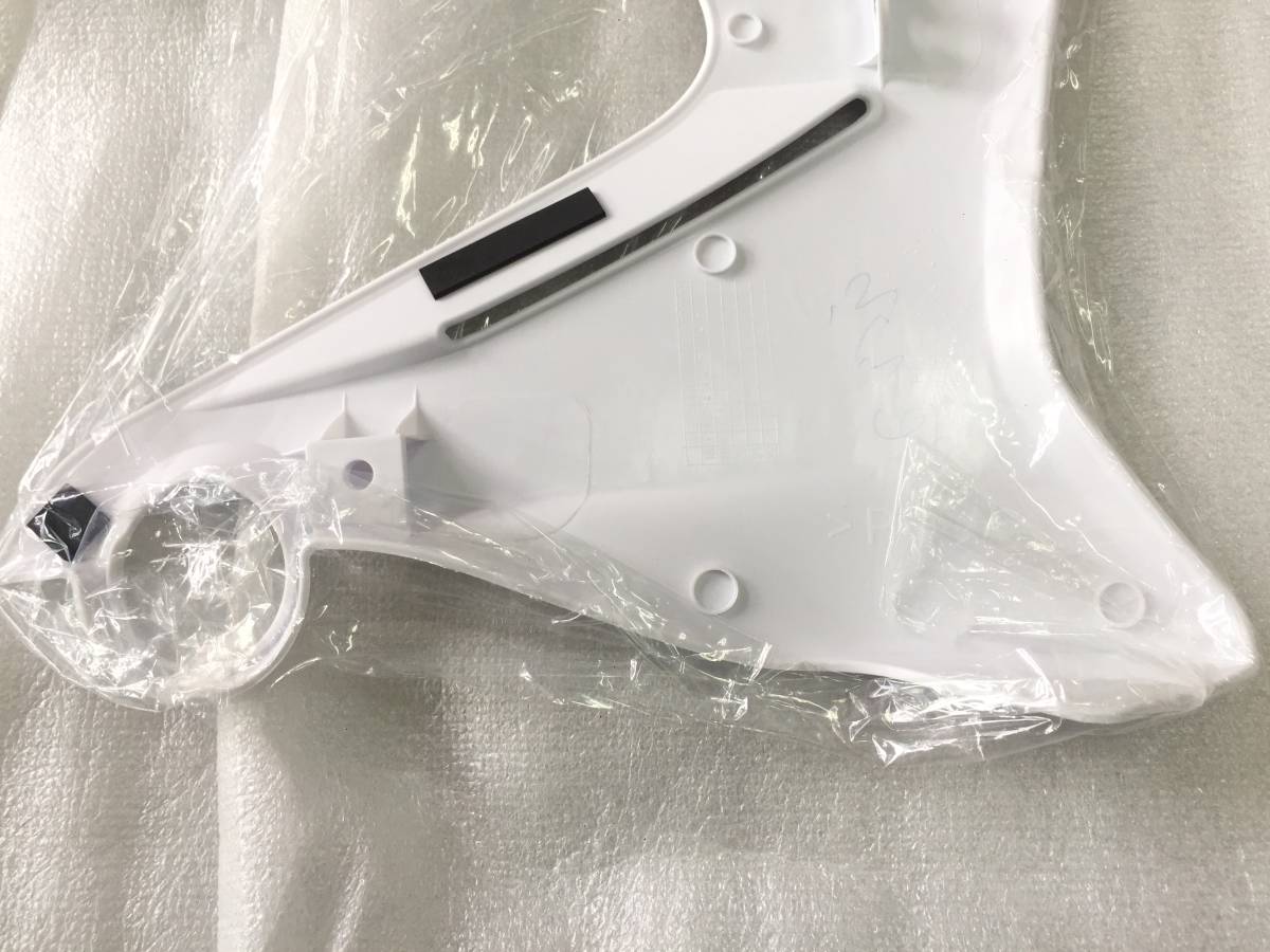 XTZ125 白 新品 ヤマハ純正 タンクシュラウド左 1SB-Y137W-01 - ⁄検索 