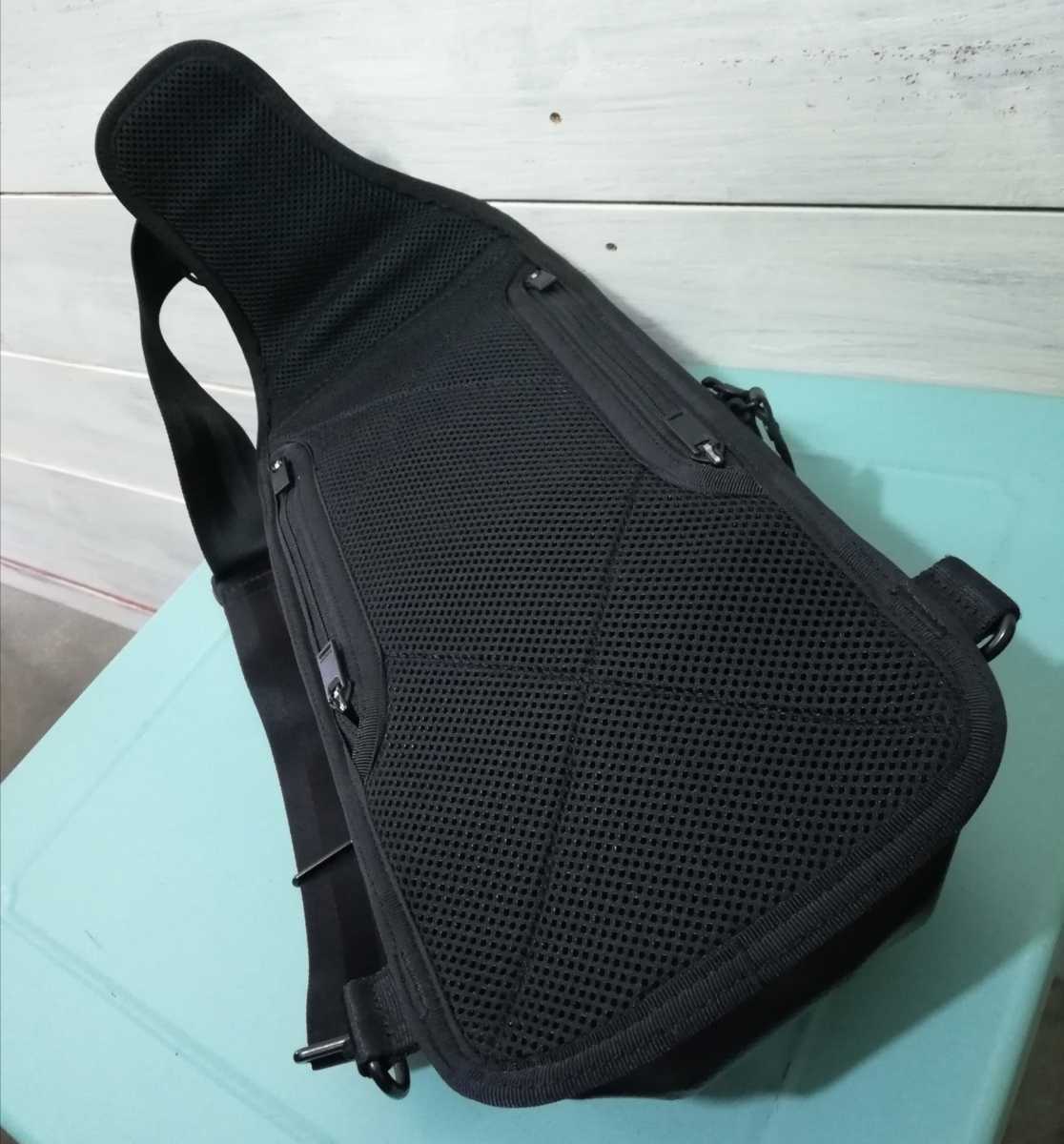 美品　ポーター　ヒート　ボディバッグ　スリングバッグ　ブラック　マグライト PORTER ポーター ヒート スリングショルダーバッグ 703-08000 ブラック