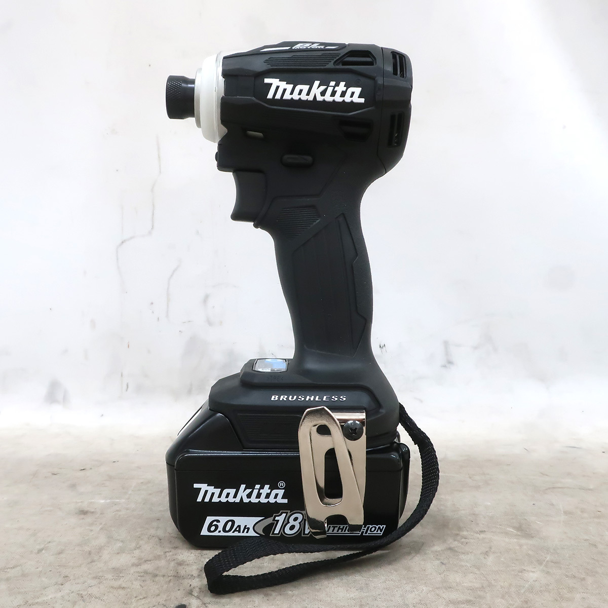 マキタ 充電式インパクトドライバ マキタインパクト 21の通販 | MO21 [送料無料&frasl;中古美品] makita 20th 充電式インパクトドライバ(黒) の通販 ＭＴＤ００２ＤＸ１ １８Ｖ充電式インパクトドライバ Anniversary マキタ(Makita) トルク22Nm