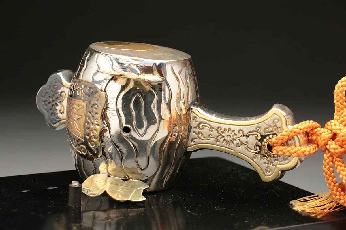 UR526 時代物 銀製 彫金「打出の小槌」全幅21.4cm/小槌 幅9.9cm 重66g