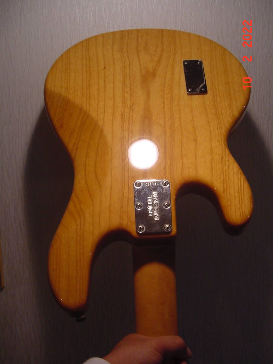 1枚板ボディの絶品◇2001年 アメリカ製スティングレイ・ベース 