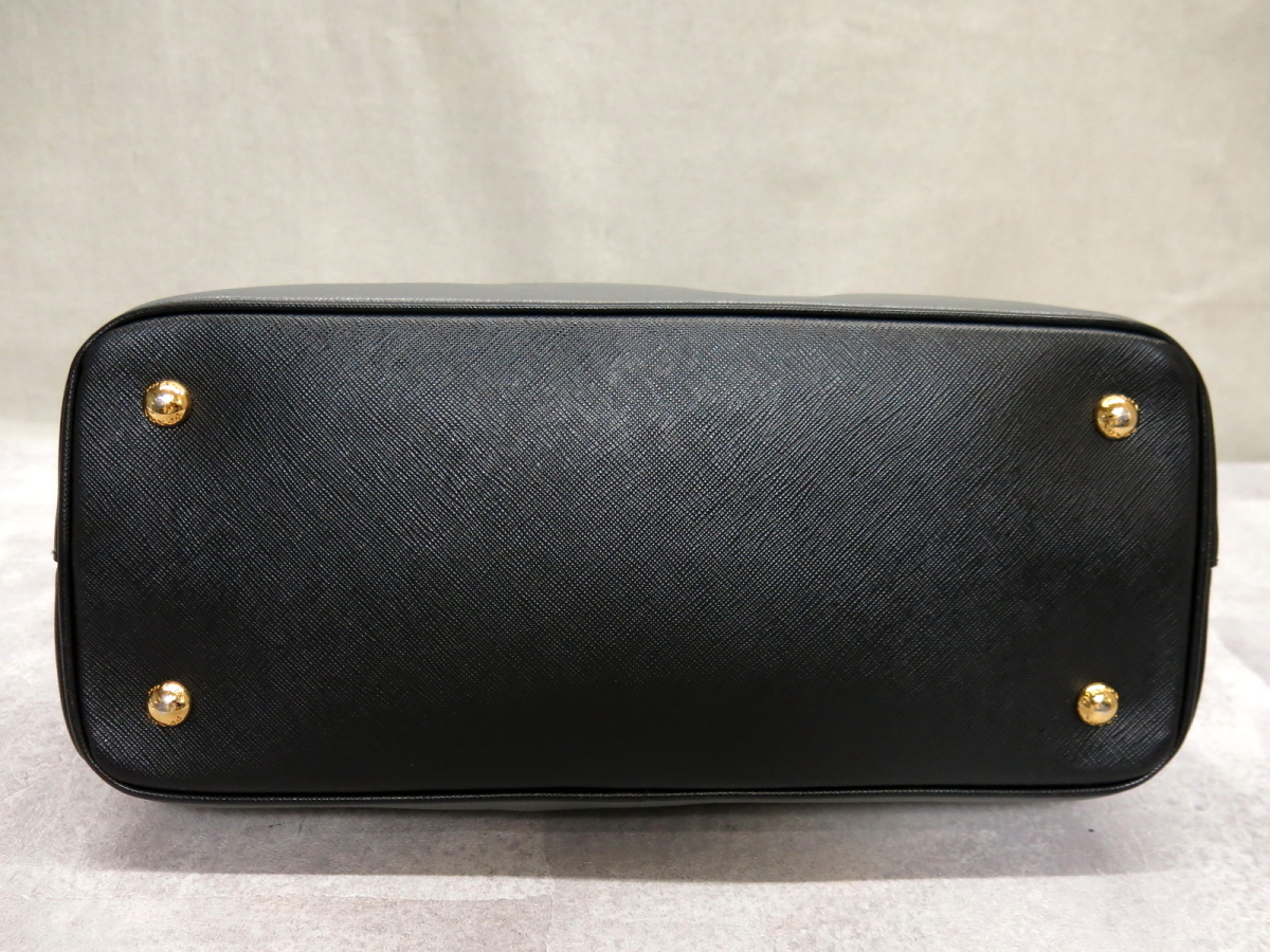 ガレリア プラダ サフィアーノレザー PRADA ブラック BN1874の買取 