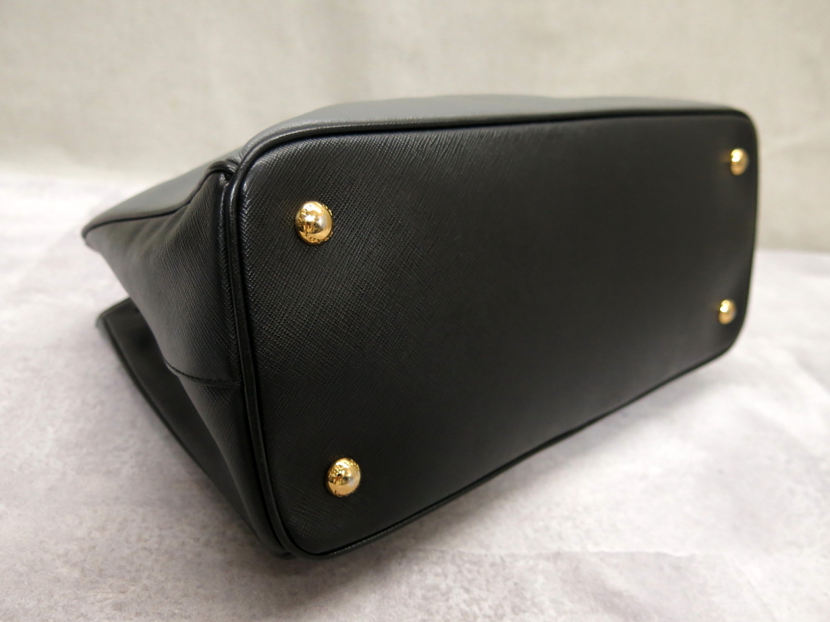 ガレリア プラダ サフィアーノレザー PRADA ブラック BN1874の買取 