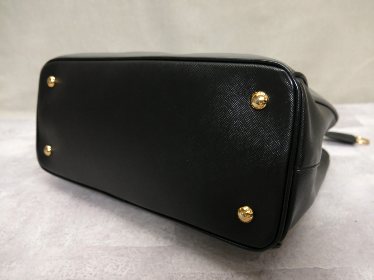 ガレリア プラダ サフィアーノレザー PRADA ブラック BN1874の買取 
