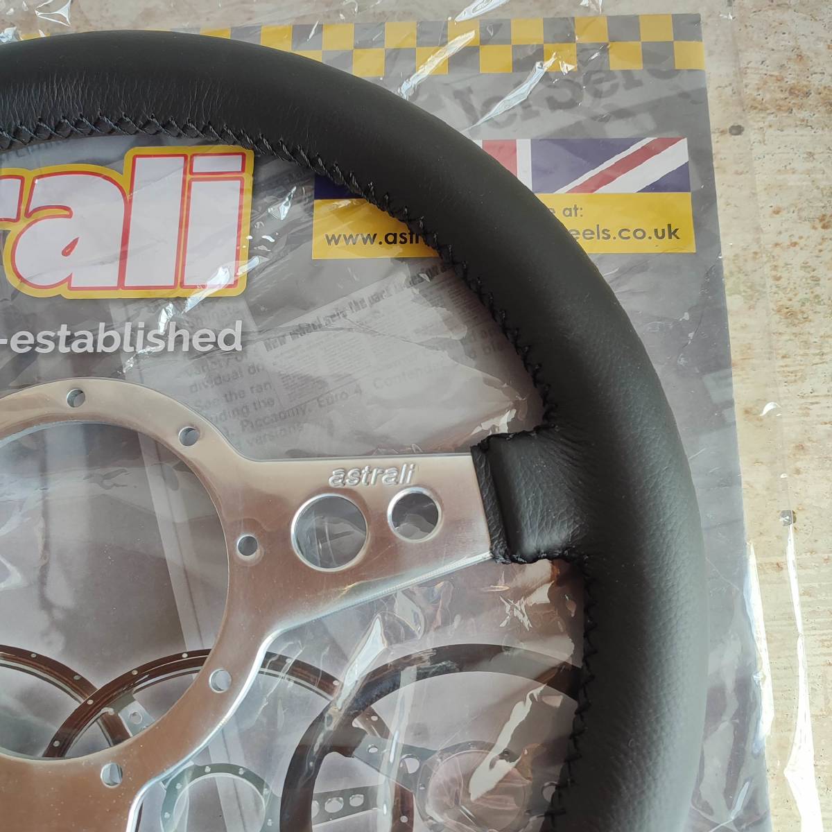 モトリタ レザー ステアリング ブラック13インチ ディッシュ ミニ MINI