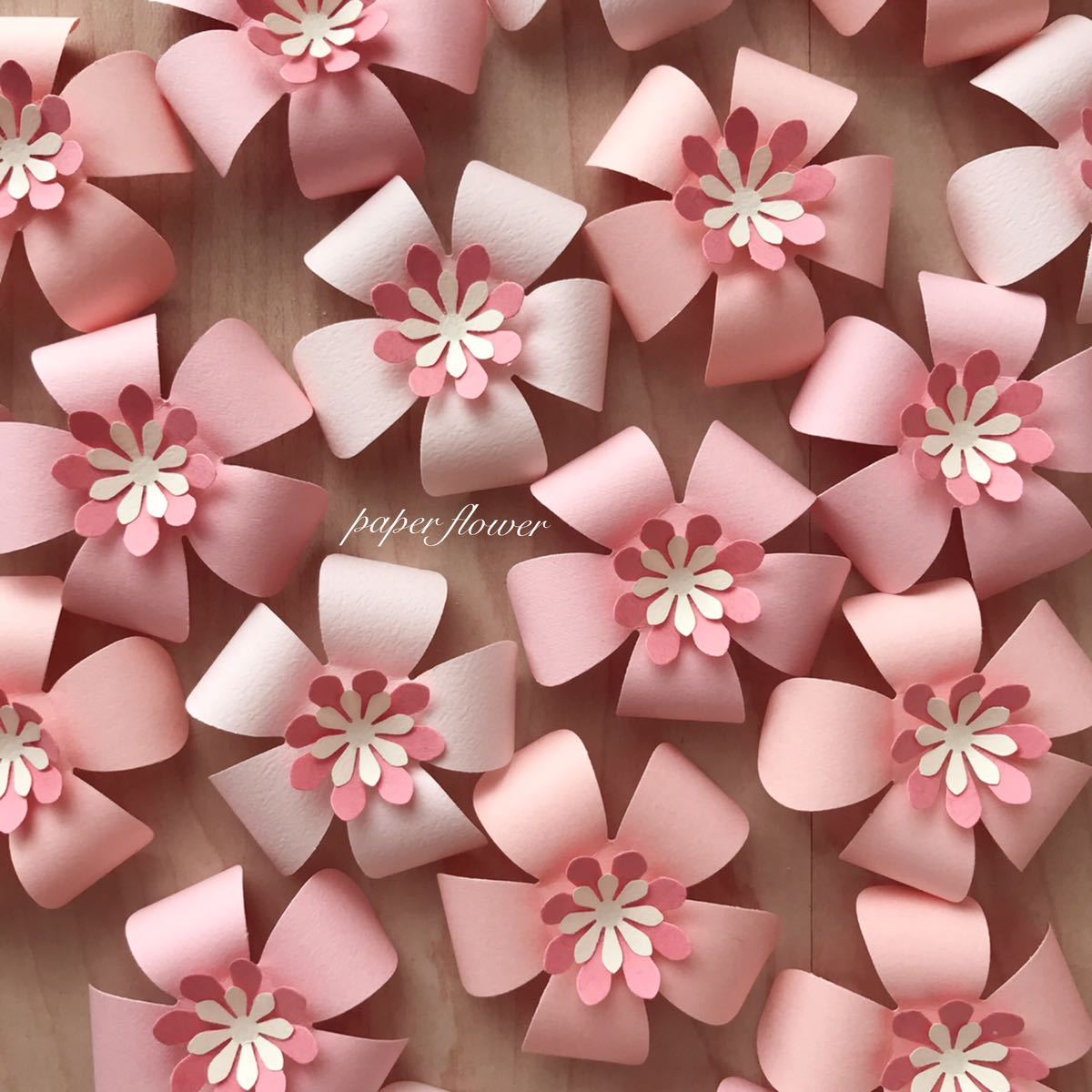 壁面飾り 桜 70枚セット ペーパークラフト 入園 入学 卒園 卒業 大 春 画用紙 紙 花 黒板 予約中 花