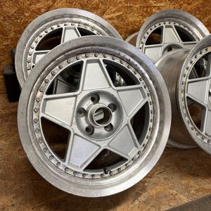 深リム 18インチのYahoo!オークション(旧ヤフオク!)の相場・価格を見る