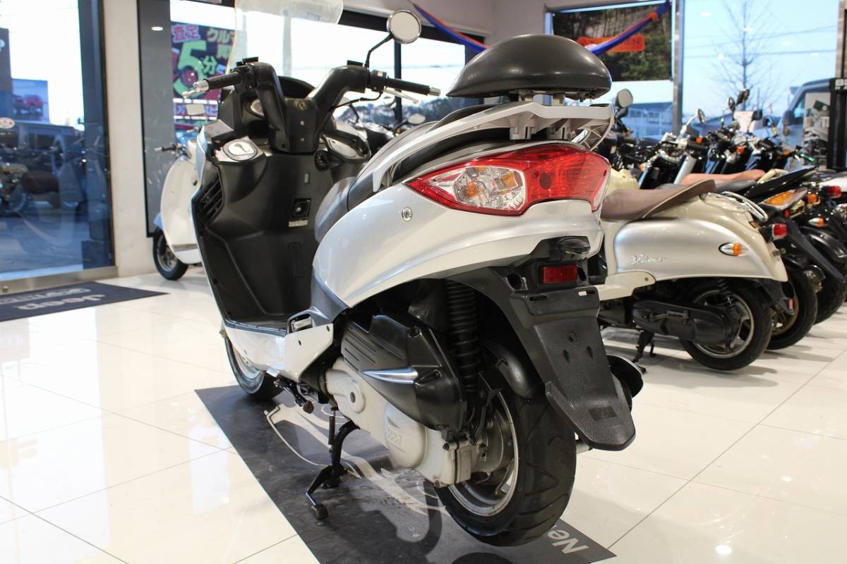 SYM | – ワンランク上の風格が漂うビッグな125cc RV125iの実走行 