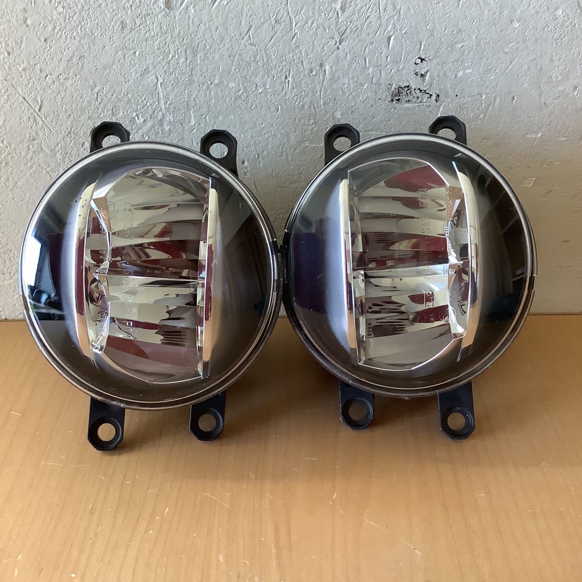 トヨタ純正 LEDフォグ 美品 プリウス アクア ヴェルファイア左右